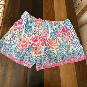 LILLY PULITZER LILO LINEN SHORTS -SIZE LARGE - “Rainforest Retreat” Print - EUC